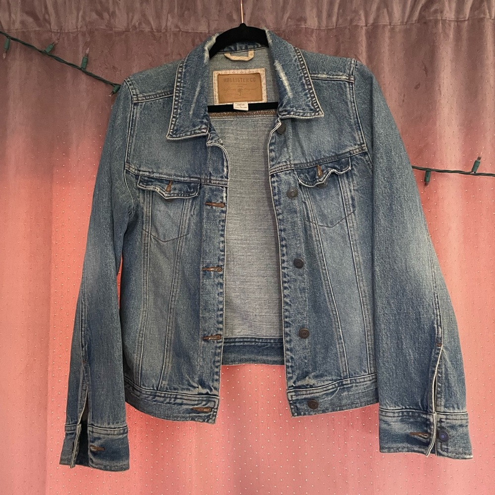 hollister jean jacket - size L